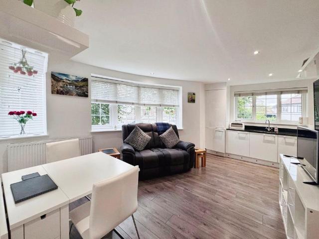 Flat for sale in The Hale, Greater London