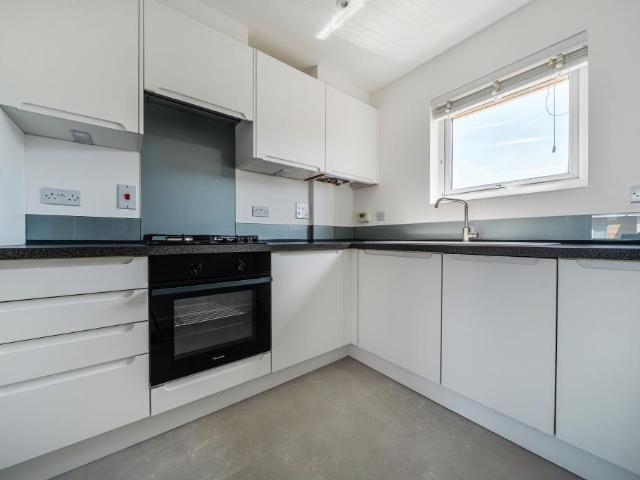 Flat for sale in Whitley, Reading