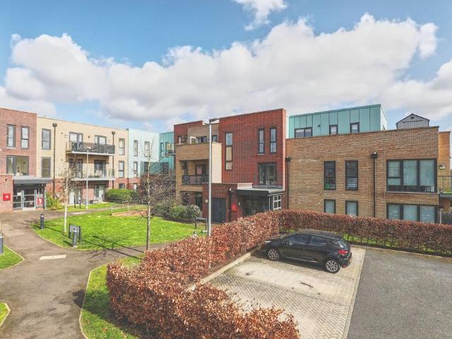 Flat for sale in Kings Hill, Colliers End
