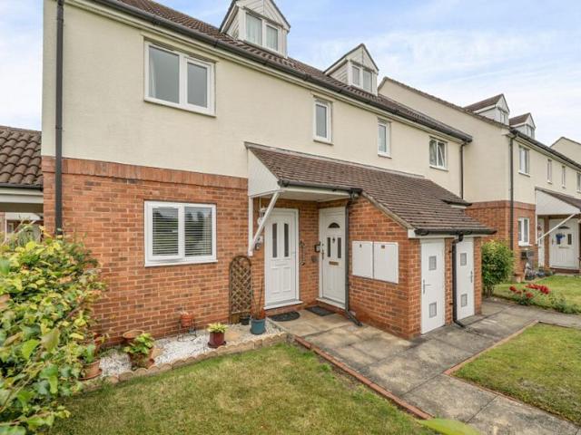 Flat for sale in Thorpe Willoughby