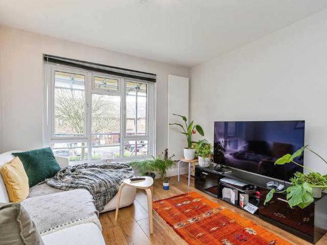 Flat for sale in South Tottenham, Greater London