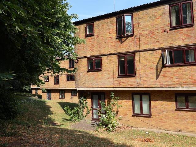 Flat for sale in Brent Cross, Greater London