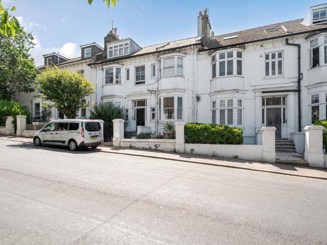 Flat for sale in Round Hill, Brighton & Hove