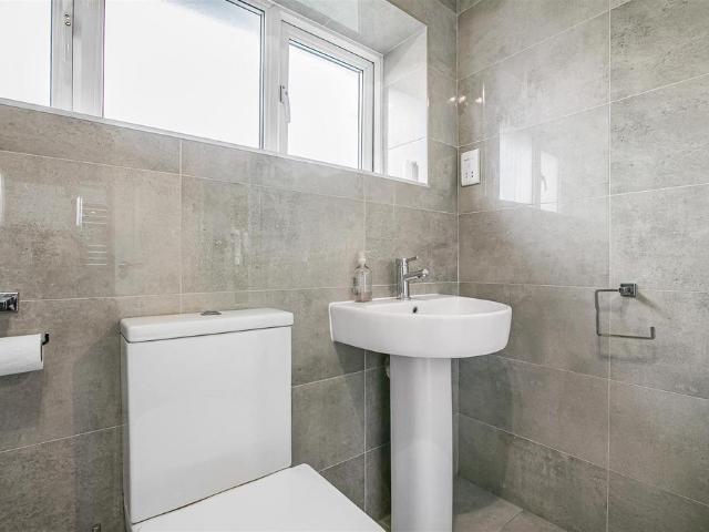 Flat for sale in New Malden, Greater London