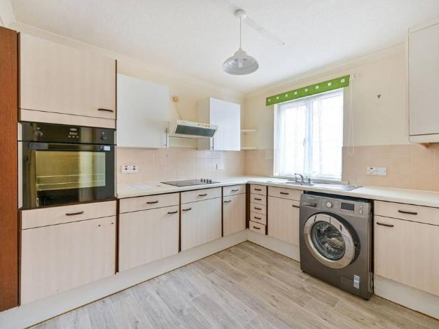 Flat for sale in Hampton, Greater London