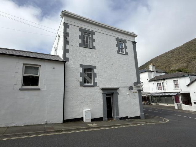 Flat for sale in Cowlease, Ventnor