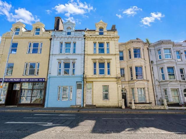 Flat for sale in Blacklands, Guestling Green