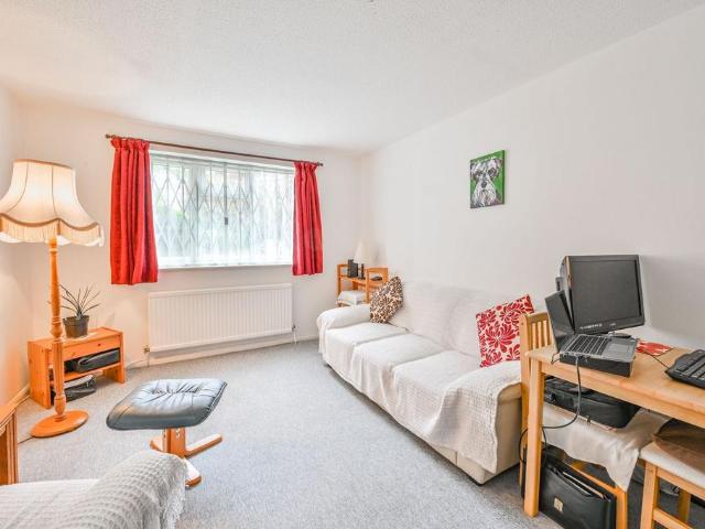 Flat for sale in Palmers Green, Greater London