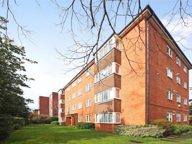 Flat for sale in Southfields, Greater London
