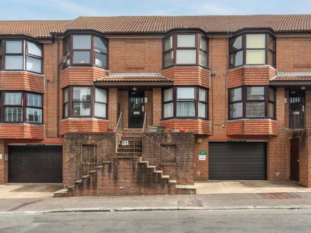 Flat for sale in Queen's Park, Brighton & Hove