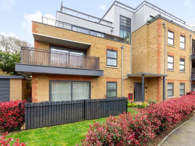 Flat for sale in Albany Park, Greater London
