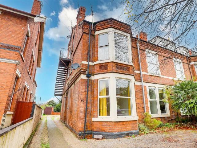 Flat for sale in Compton Acres, Barton In Fabis