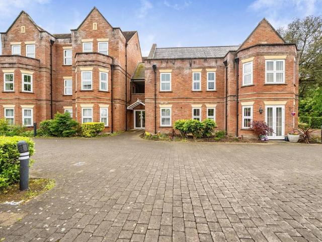 Flat for sale in Otterbourne, Hampshire