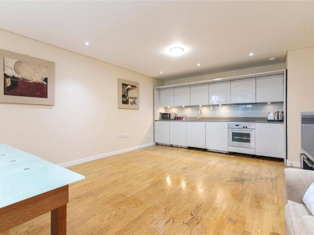 Flat for sale in Paddington, Greater London