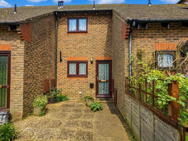 Flat for sale in Fairlight, Rother