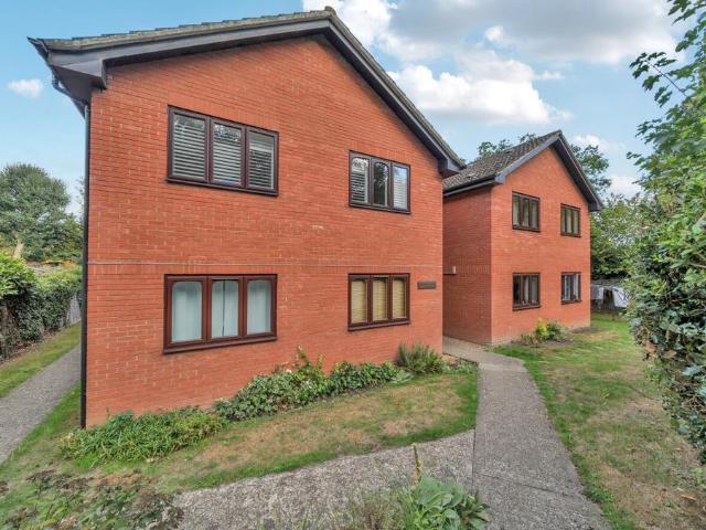 Flat for sale in Fleet, Hart