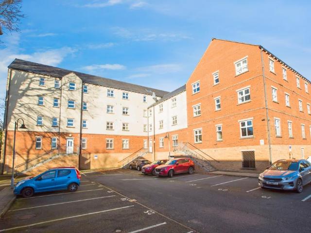 Flat for sale in Savile Park, West Yorkshire