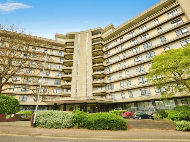 Flat for sale in Repton Manor, Bridgefield