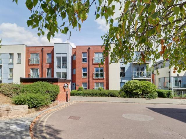Flat for sale in St Albans, Five Acres