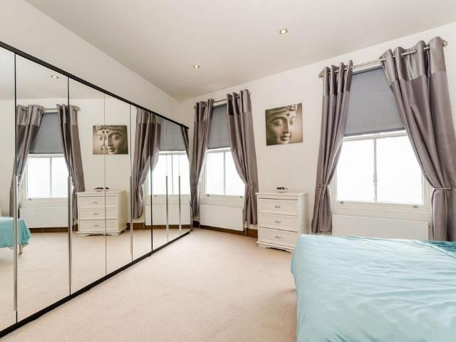 Flat for sale in London Borough of Hammersmith and Fulham, Greater London