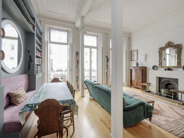 Flat for sale in Earl's Court, Greater London