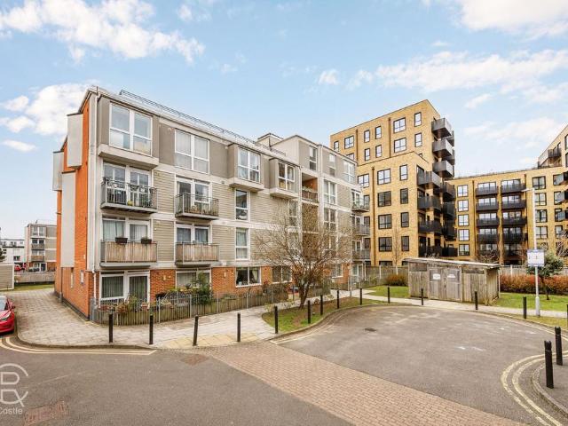 Flat for sale in London Borough of Ealing, Hanwell