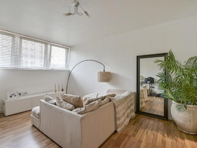Flat for sale in Wandsworth, Greater London