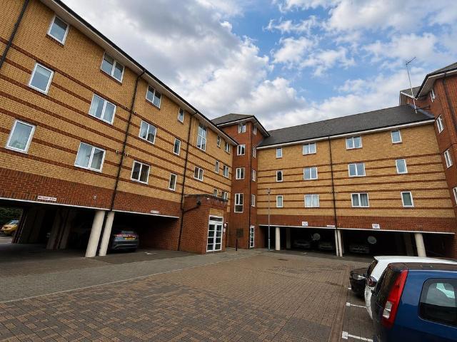 Flat for sale in Ringlestone, Midway