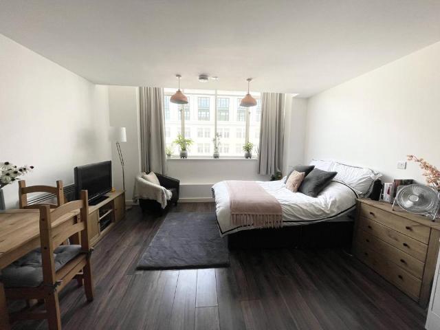 Flat for sale in Calderstones