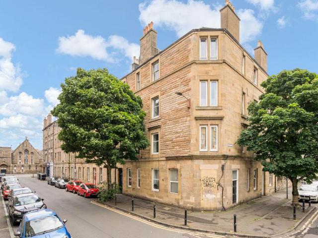 Flat for sale in Hillside, Leith