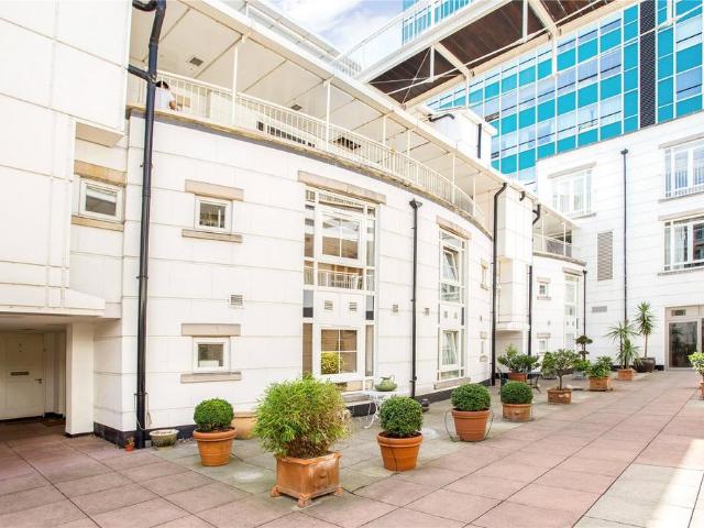 Flat for sale in City of Westminster, Greater London