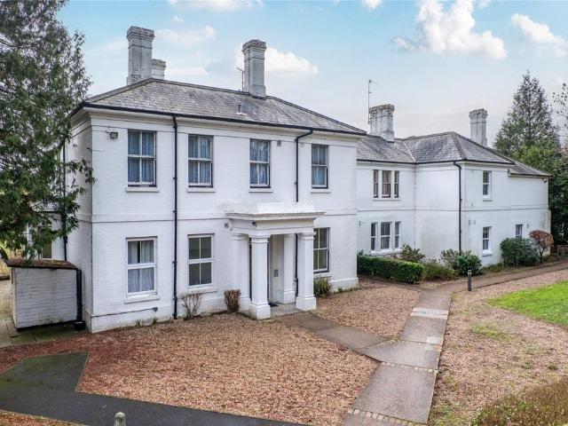 Flat for sale in Midway, Kent