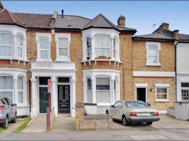 Flat for sale in London Borough of Lewisham, Greater London