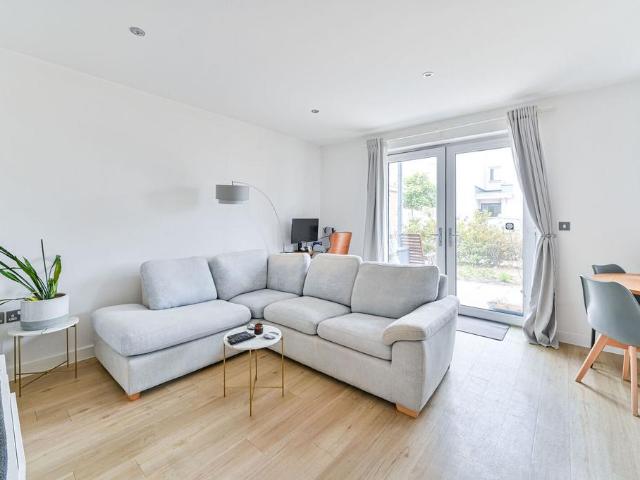 Flat for sale in London Borough of Croydon, Greater London