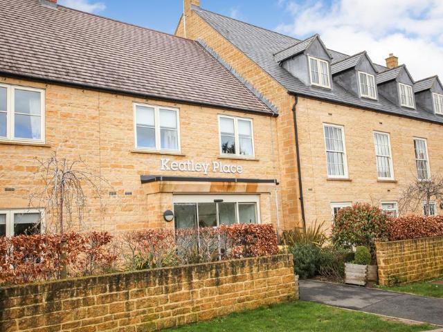 Flat for sale in Fossebridge, Gloucestershire