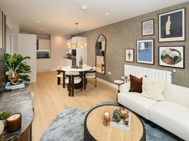 Flat for sale in Glyndon, Greater London