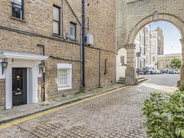 Flat for sale in South Kensington, Isle Of Man