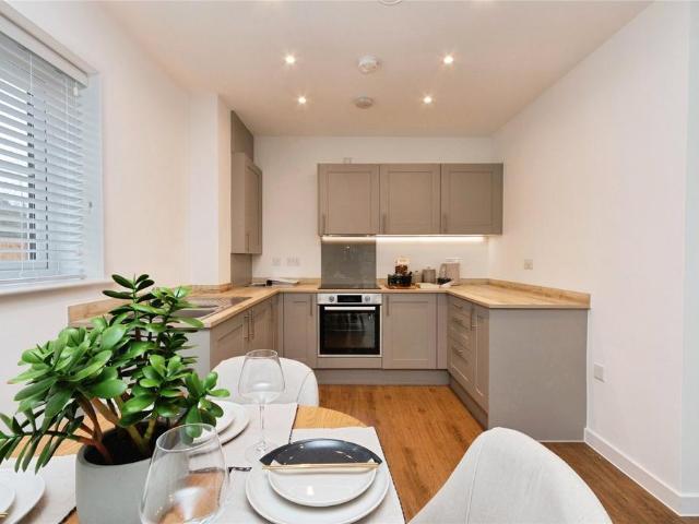 Flat for sale in Hart, Hampshire
