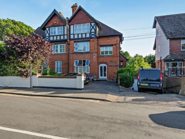 Flat for sale in Tower Hamlets, Ash