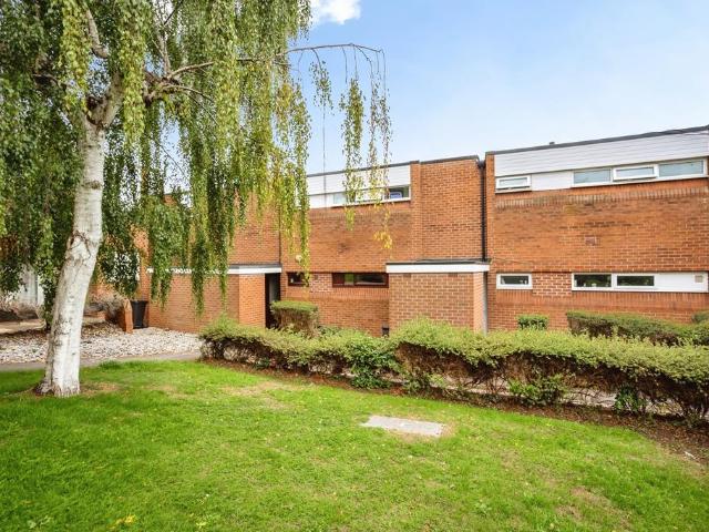 Flat for sale in Elmfield, Leicestershire