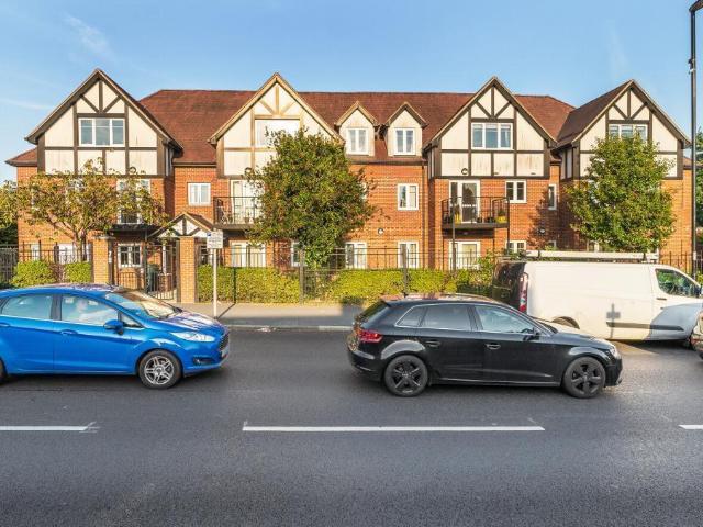 Flat for sale in Sanderstead, Sanderstead