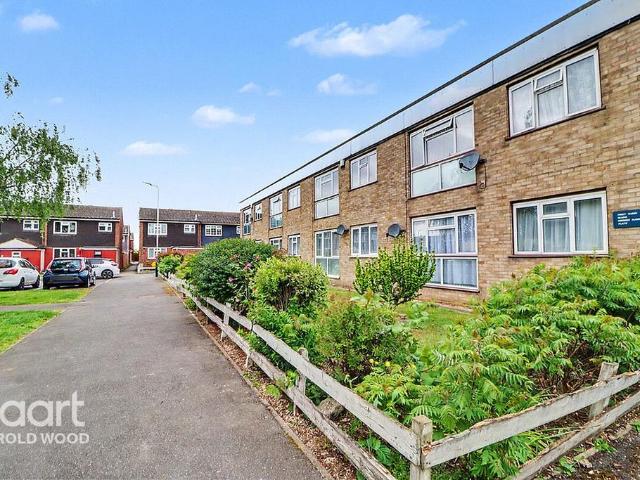 Flat for sale in Ardleigh Green, Greater London