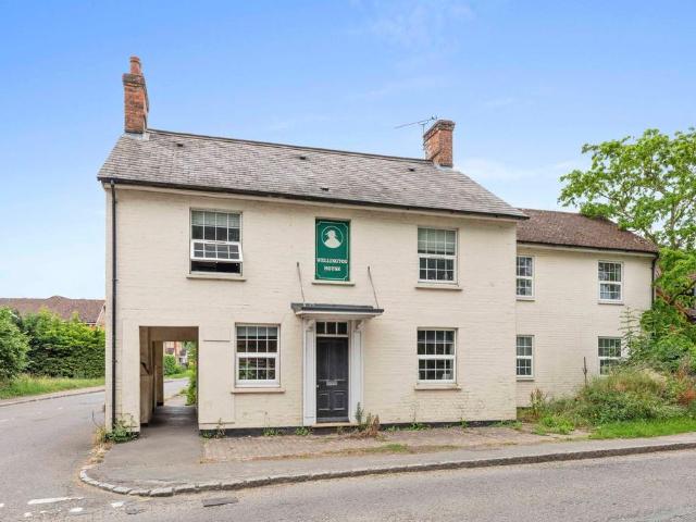 Flat for sale in Longwick, Buckinghamshire
