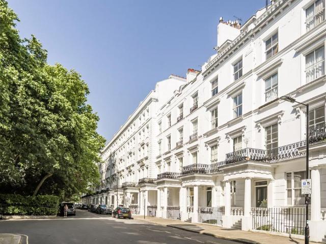 Flat for sale in Bayswater, Greater London