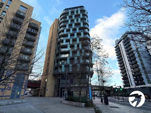 Flat for sale in London Borough of Lewisham, Ladywell