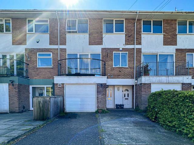 Flat for sale in Allerton, Calderstones