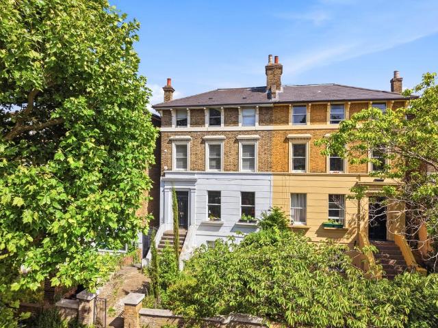 Flat for sale in London Borough of Lewisham, New Cross