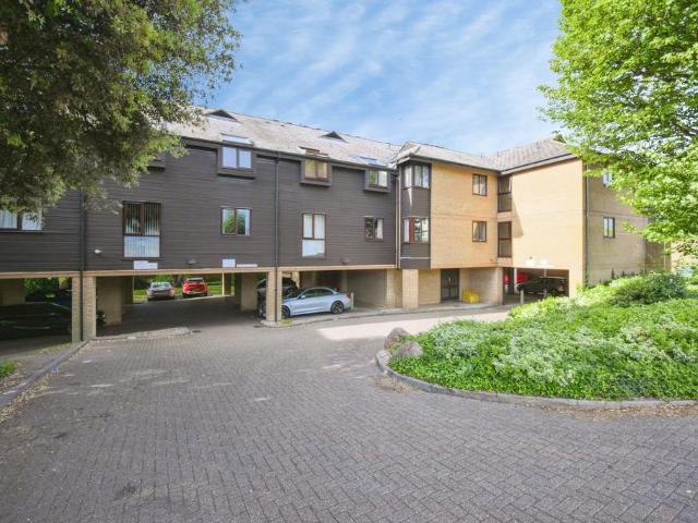 Flat for sale in King's Walden, Hertfordshire