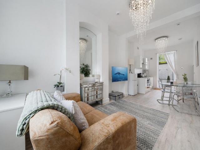 Flat for sale in Kensal Town, Bayswater