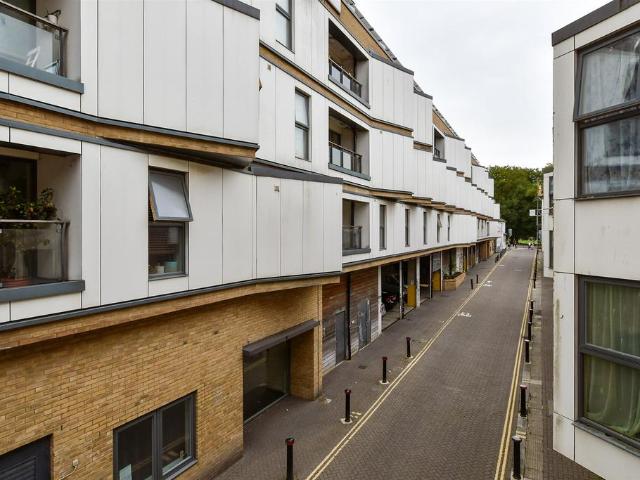 Flat for sale in Round Hill, Brighton & Hove